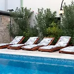Willa Jardin By Guide *