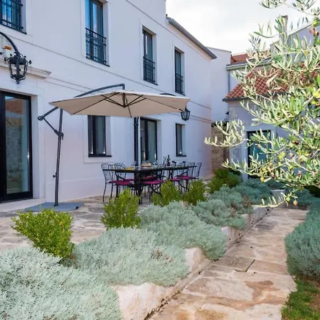 Willa Jardin By Guide Tkon